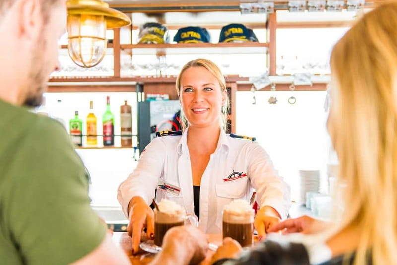 Volendam: Express Boat Cruise to Marken Island - Volendam Harbor at Haven 39: getting on board without stress