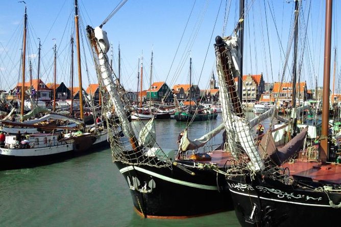 Volendam & Marken Private Tour in luxury Jaguar S Type 1/2 day - Luxury Jaguar pickup: more than a fancy detail