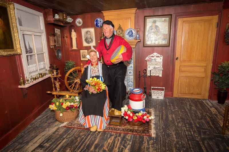 Volendam: Photo in Traditional Dutch Costume - How the 25-Minute Photo Session Works