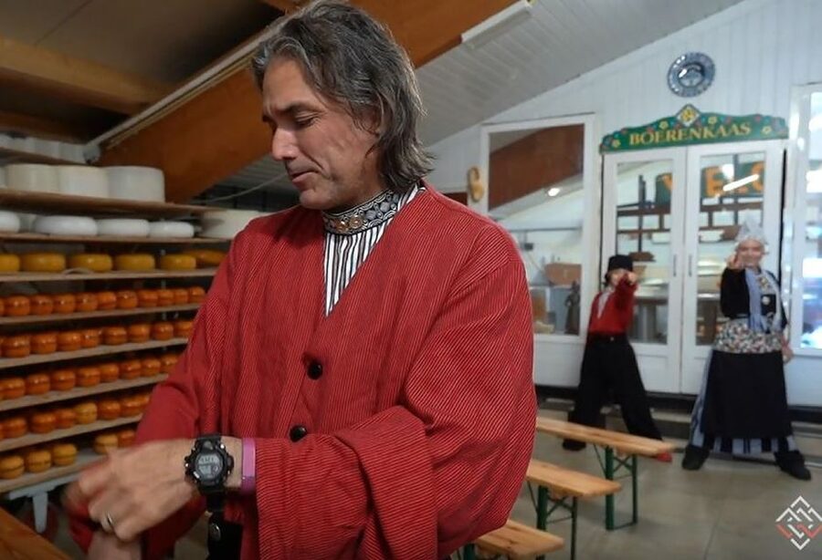 Volendam: Traditional Costume Photo with Cheese & Clog Tour - FAQ