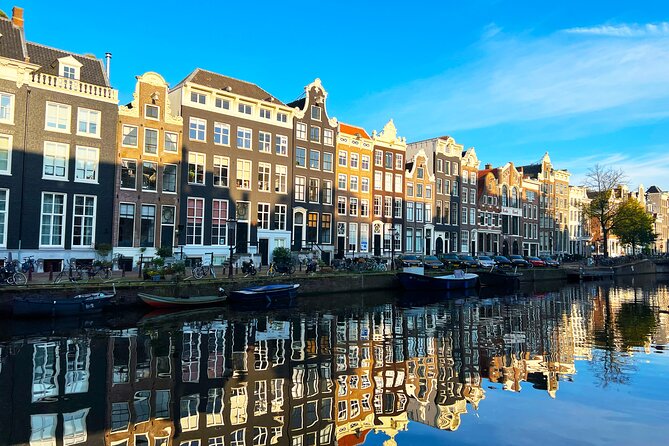 Walking Tour about Golden Age Architecture, private local guide - Prinsengracht warehouses: architecture built for lifting cargo