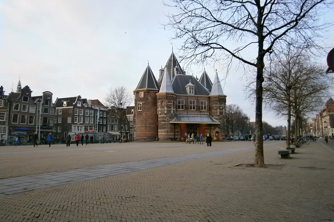 Walking tour of 2 hours of the highlights of Amsterdam - Zeedijk: Wooden-House Stories and Hidden Church Hints