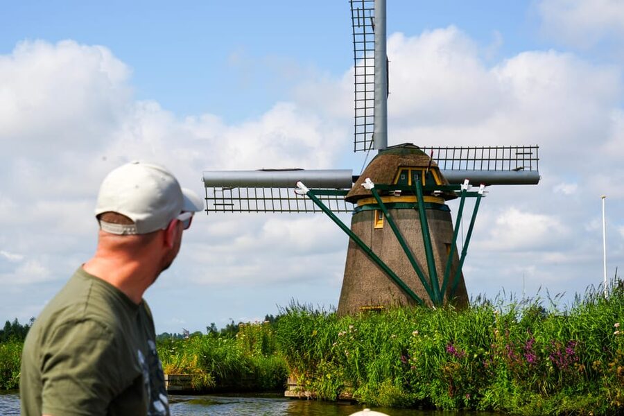 Warmond: Windmill Cruise and Keukenhof Entry Ticket - Covered ship plus open deck: how to photograph windmills and tulip country
