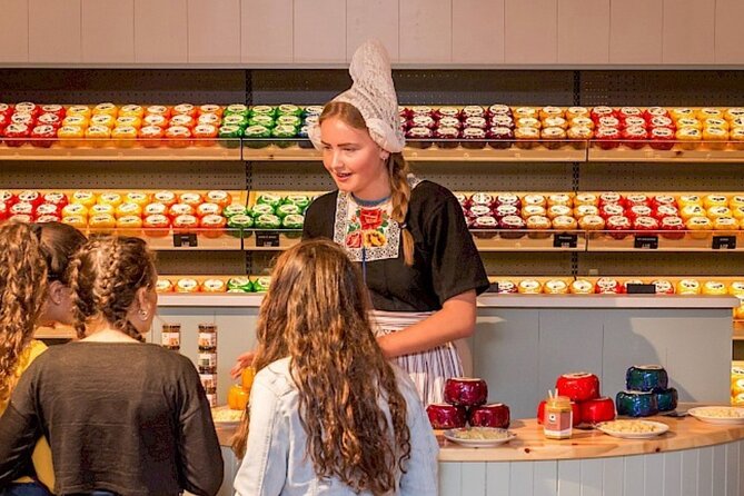 Windmills Country side tour Zaanse Schans-Cheesefactory-Volendam - Volendam Harbor Time: Browsing a Classic Fishing Village Without the Stress