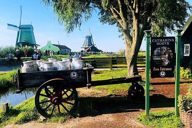 Zaanse Schans and Giethoorn Small-Group Tour with Hotel Pick-Up - The diamond tour: small stop, specific detail worth noticing