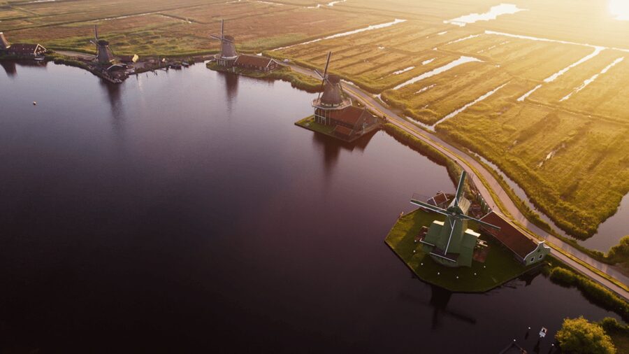 Zaanse Schans: Private Cruise + Live Guide, Optional Drinks - Weather-proof comfort: what to wear and what to expect