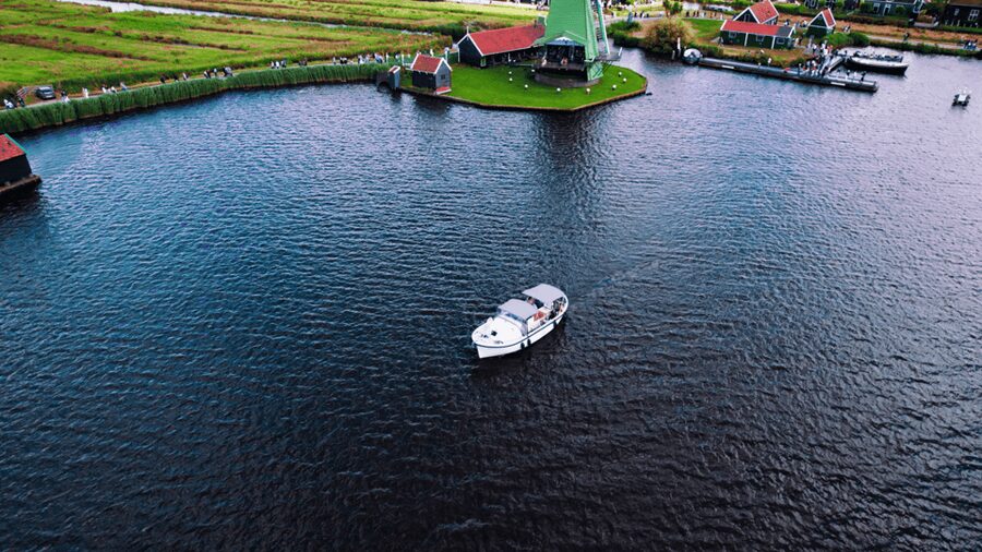 Zaanse Schans: Private Cruise + Live Guide, Optional Drinks - Price and value: why $153 per group can work better than it looks