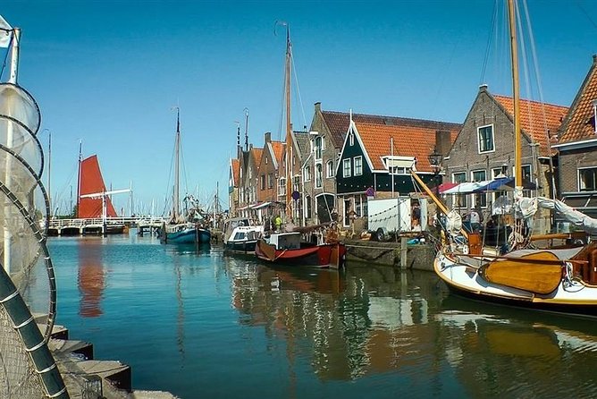 Zaanse Schans Windmills and Volendam Small-Group Tour from Amsterdam - How the guide helps you avoid the worst crowd moments