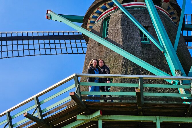 Zaanse Schans Windmills, Cheese and Volendam Tour from Amsterdam - Kooijman Souvenirs and Clogs Wooden Shoe Workshop: Short, Live, and Visual