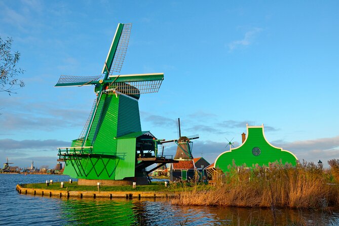 Zaanse Schans Windmills, Cheese and Volendam Tour from Amsterdam - Meeting in Amsterdam and Getting Settled Fast